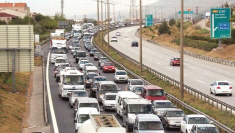 Vatandaş yol kapattı; 10 kilometre kuyruk oluştu