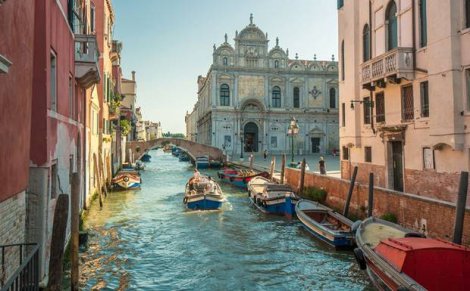 Venedik'te tekerlekli bavul yasağı