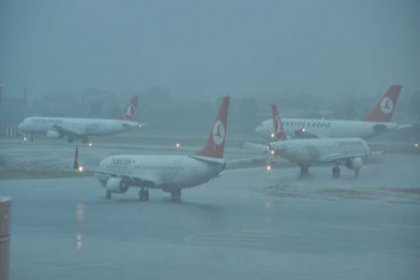 Atatürk Havalimanı 1 saat felç oldu