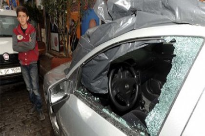 Beyoğlu'nda 'maskeliler' 52 arabayı tahrip etti