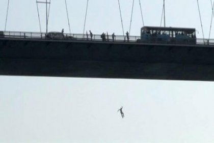Boğaziçi Köprüsü'nde intihar