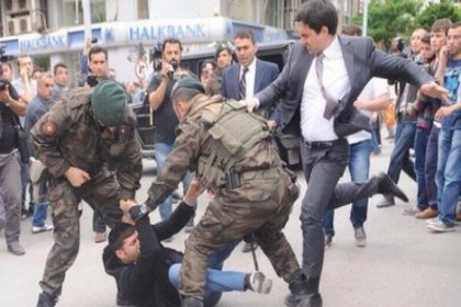 Bu kindar kime vuruyor; Protestoya tekmeli yanıt