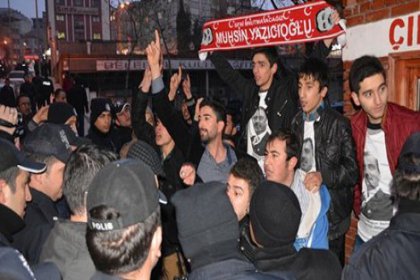 Bülent Arınç'a Bilecik'te, 'Muhsin Yazıcıoğlu' protestosu