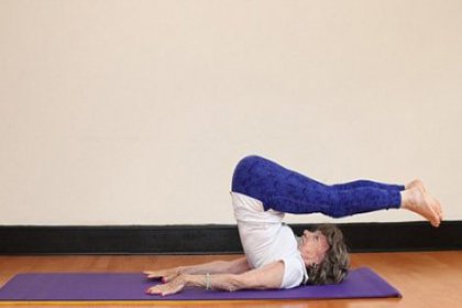 Dünyanın en yaşlı yoga öğretmeni: Giderek gençleşiyor!