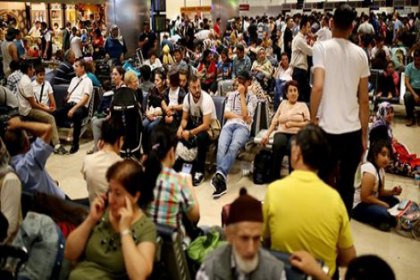 Havaalanlarında kaos: İstanbul'da uçuşlar durdu