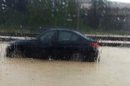 İstanbul Sefaköy'de E-5 göle döndü