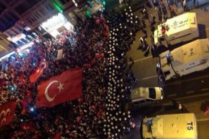 İstanbul'da 'bayrak' yürüyüşü