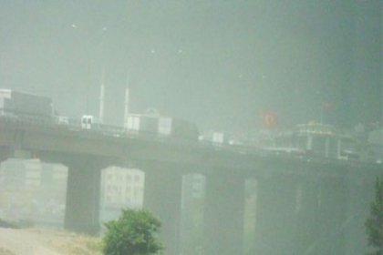 İstanbul'un üstünden fırtına geçiyor