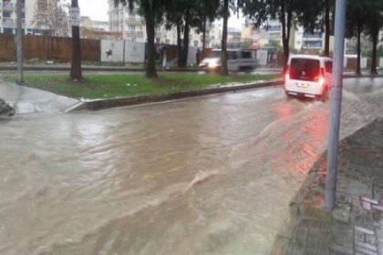 İzmir'de yağmur etkili oldu