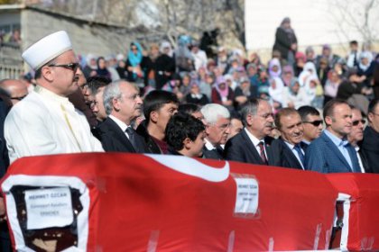 Kılıçdaroğlu, Ermenek'te madenci cenazesine katıldı
