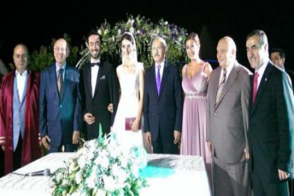 Kılıçdaroğlu, İstanbul'da İhsan Özkes'in oğlunun nikah şahidi oldu