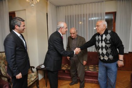 Kılıçdaroğlu, Mümtaz Soysal'ı ziyaret etti