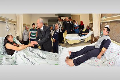 Kılıçdaroğlu yaralıları hastanede ziyaret etti