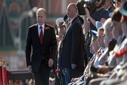 Putin 'zafer kutlamaları' için Kırım'da