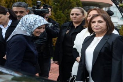 Sare Davutoğlu, Selvi Kılıçdaroğlu’na taziyeye gitti