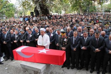 Şehit Başkomiser Hüseyin Hatipoğlu toprağa verildi