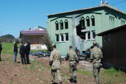 Suriye roketi Yayladağı'nda camiyi vurdu
