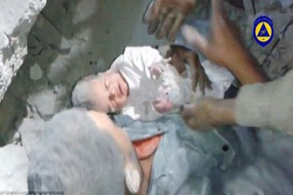 Suriye'de 2 aylık bebek enkazdan kurtarıldı