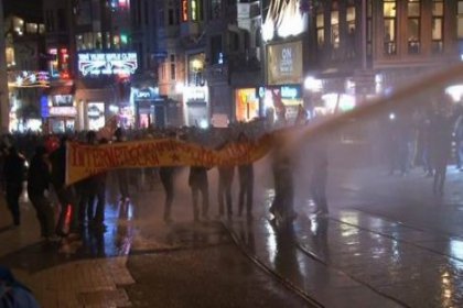 Taksim'de 'internet' eylemine polis müdahalesi