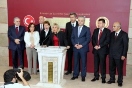 ''Titanların savaşında şimdiye kadar bütün bildiklerimizi gözden geçirmemiz gerekiyor''