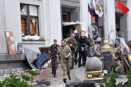 Ukrayna'da AA muhabirinin alıkonulduğu bina vuruldu