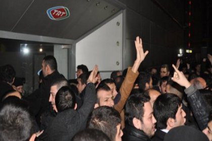 Ülkü Ocakları üyeleri, TRT'yi protesto etti