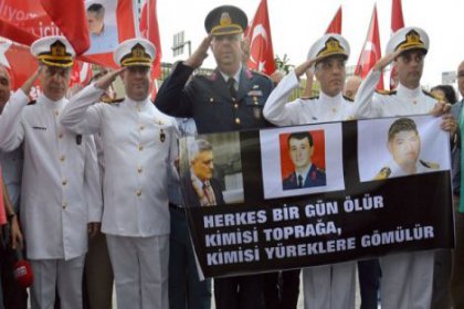 Üniformalarını giyip çıktılar