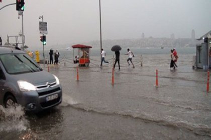 Üsküdar'da, yağmurdan sonra yine aynı manzara