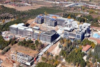 Yeni başbakanlık binasında 'priz' bile yok