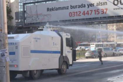 YSK önünde bekleyen CHP'lilere polis müdahalesi