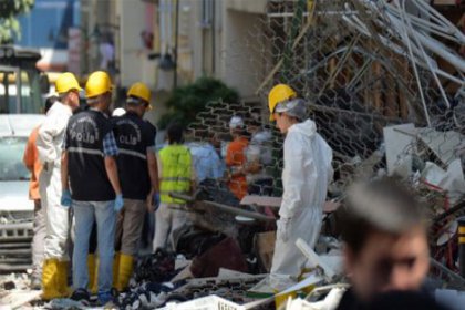 Zeytinburnu'nda enkazdan 2 ceset çıkarıldı