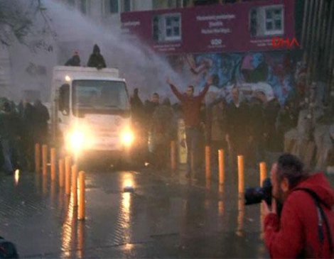 Elçi'nin öldürülmesini protesto eden gruba müdahale