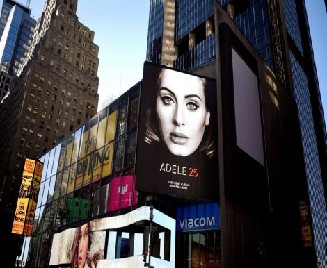 Adele’in 25'i rekora doymuyor