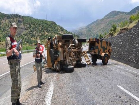 Adıyaman'da 2 askeri araç devrildi