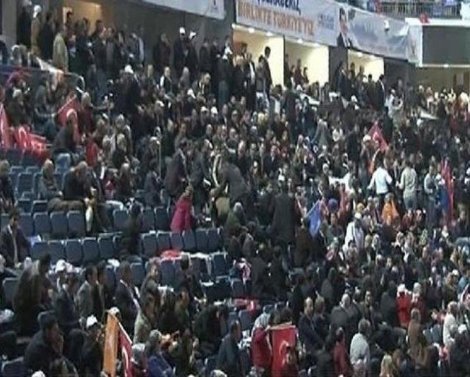 AKP Kongresi'nde 'Berkin Elvan' dayağı