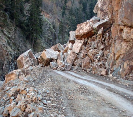 Antalya-İzmir karayolu trafiğe kapandı