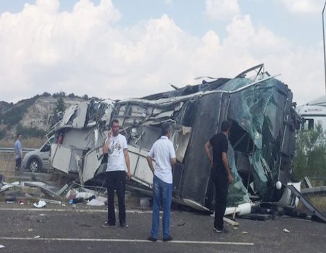 Başbakanlık otobüsü kaza yaptı