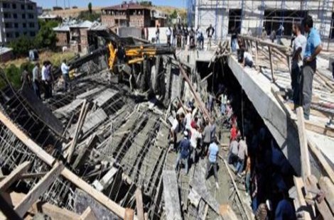 Bitlis'te AVM inşaatında çökme:1 ölü, 4 yaralı