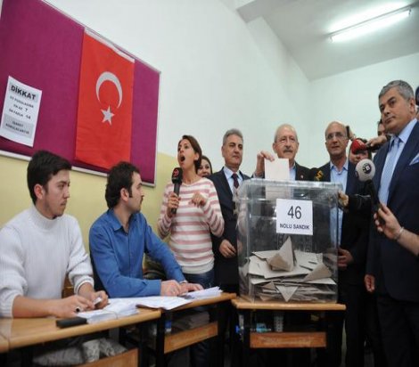 CHP Lideri Kılıçdaroğlu, Ankkara'da ön seçimde oy kullandı