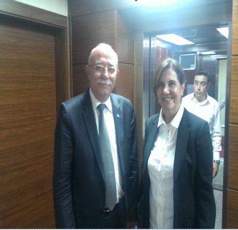 CHP'li Usluer: Görevden alınan öğretmenlerin ortada kaldı!