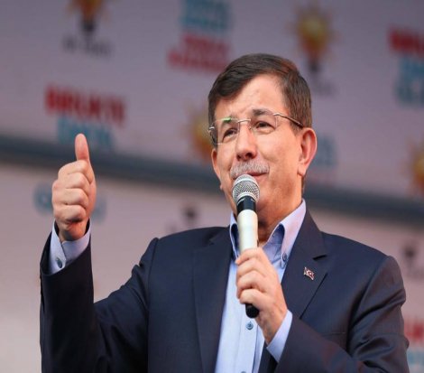 Davutoğlu AKP'nin seçim vaatlerini açıklıyor