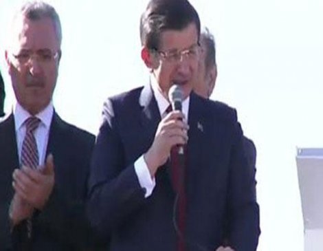 Davutoğlu: Bu coşkuyu Cumhurbaşkanı da yaşıyor