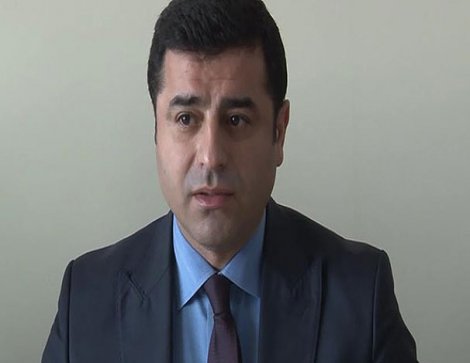 Demirtaş'a bu soruyu sordu: 'AKP'yi kurtarma operasyonu mu?'