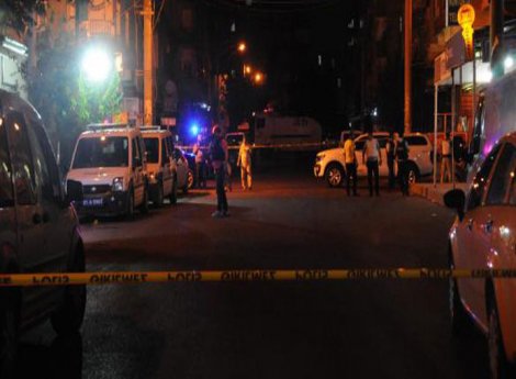 Diyarbakır'da polis merkezine bombalı saldırı