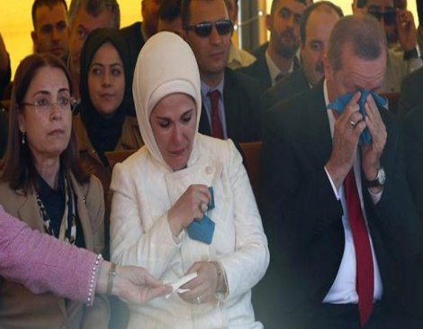 Erdoğan ve eşi ’Biz kısık sesleriz’ şiirinde gözyaşı döktü