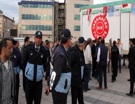 Erzurum’da CHP’nin stant açmasına müdahale