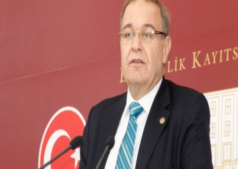 Faik Öztrak: 'Cari açıktaki düzelmanin yarıya yakını altından.'