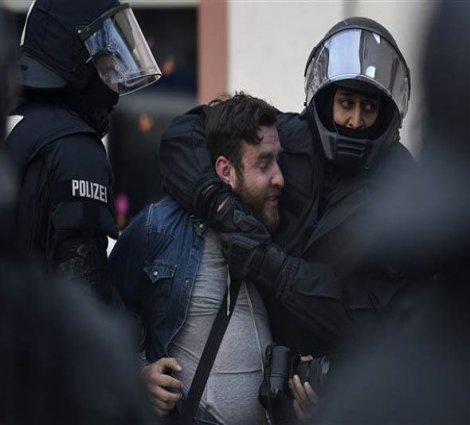 Frankfurt'ta Avrupa Merkez Bankası açılışında protesto