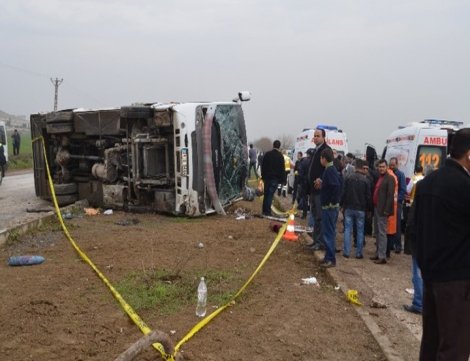 Hatay'da yolcu otobüsü devrildi: 2 ölü, 15 yaralı