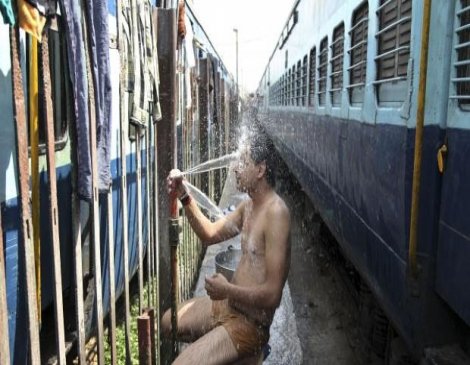 Hindistan'da 48 dereceye ulaşan sıcaklar can aldı